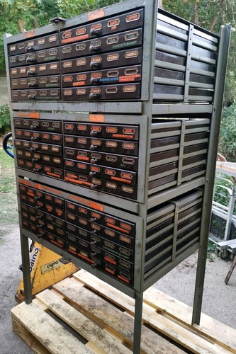 Alter metallschrank schubladen - metallschrank,