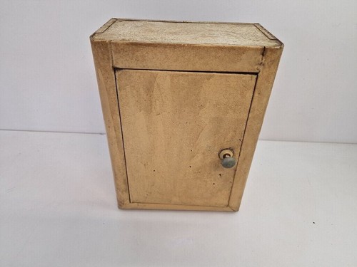 Antiker wandschrank aus blech - wandschrank,